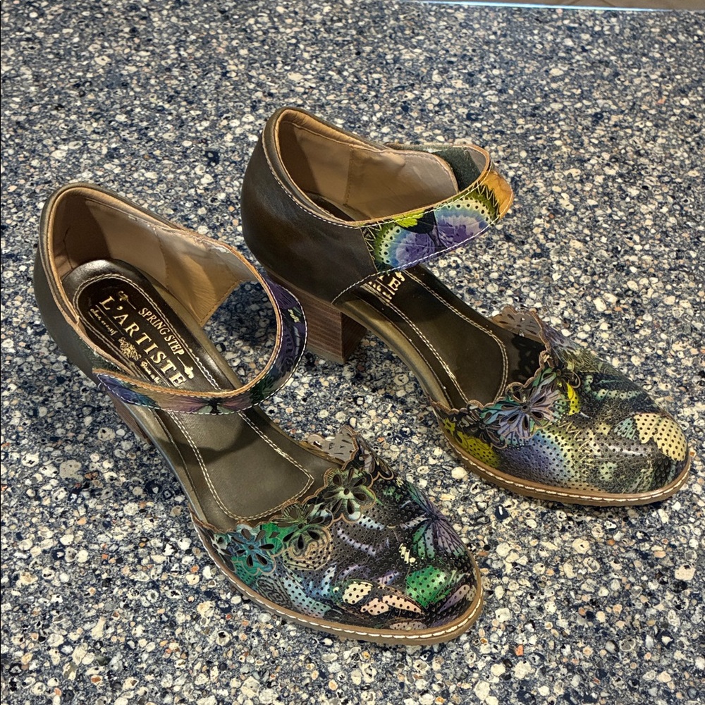 L'ATISTE Multicolor Floral Cutout Mary Jane Heels